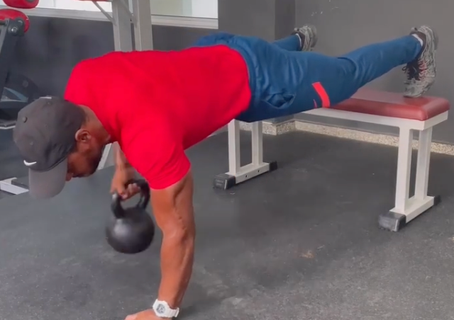 Crossover Elevated Plank Technique